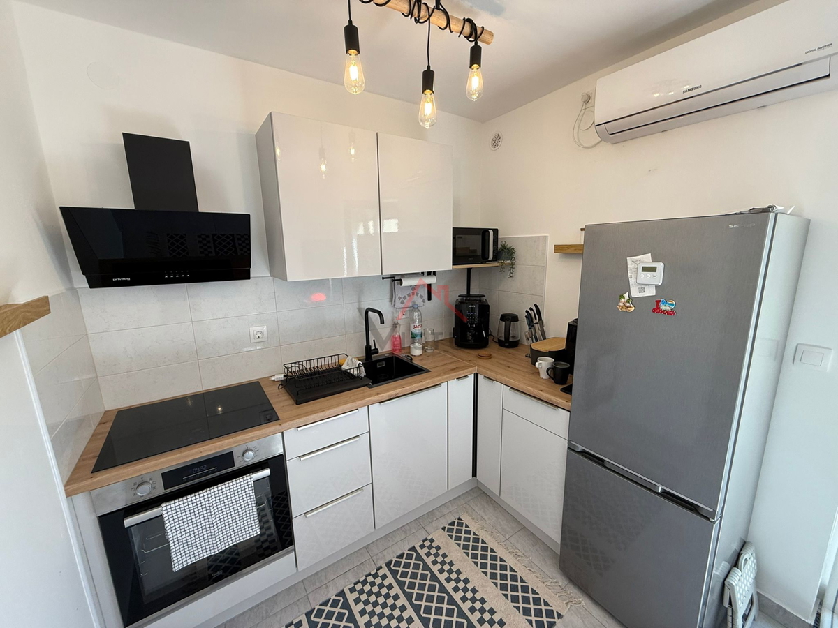 CRIKVENICA - 2S+DB, stanovanje s teraso, 53 m2