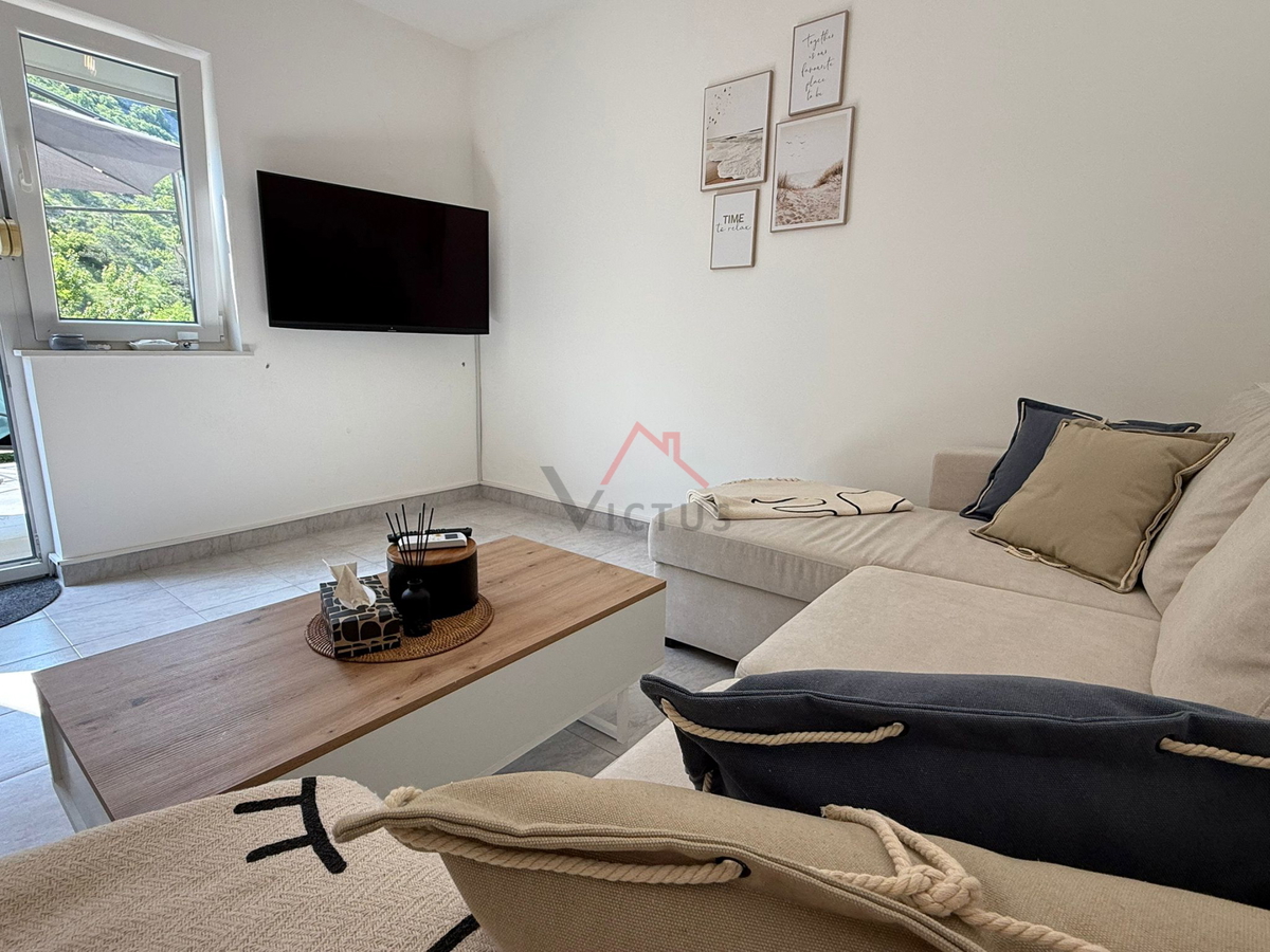 CRIKVENICA - 2S+DB, stanovanje s teraso, 53 m2