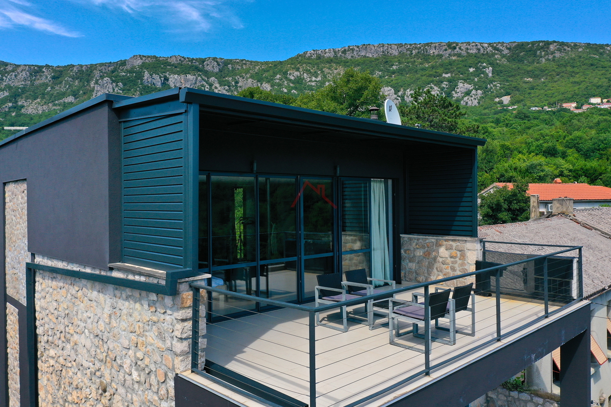 GRIŽANE - Moderna kamnita vila s bazenom
