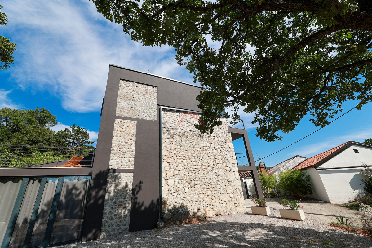 GRIŽANE - Moderna kamnita vila s bazenom