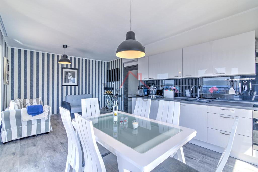 SELCE - Hiša s bazenom in panoramskim pogledom na morje