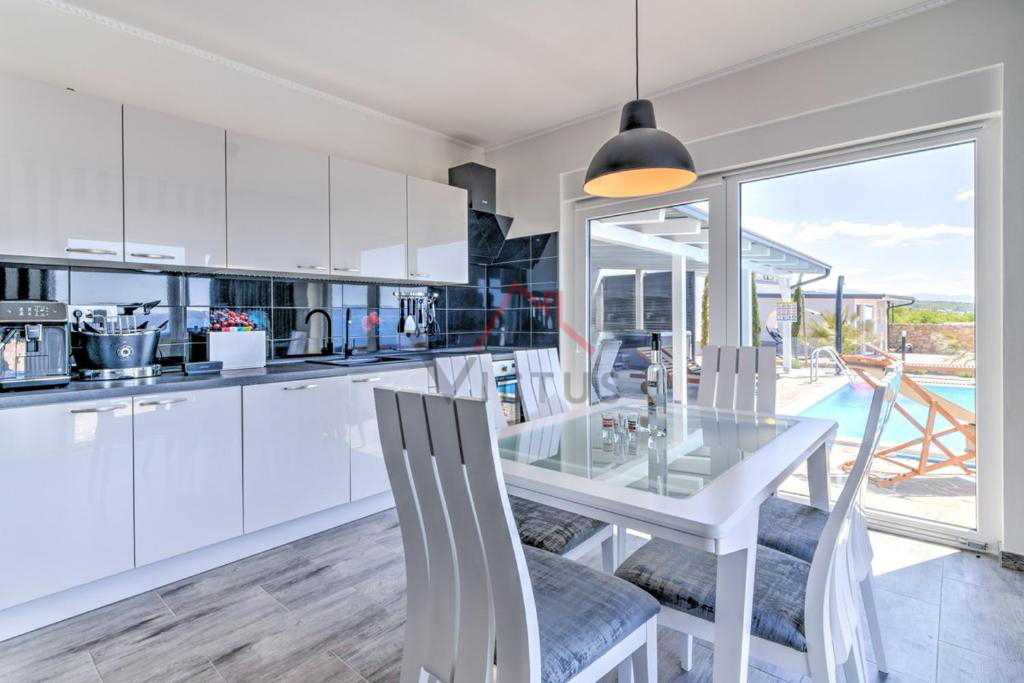 SELCE - Hiša s bazenom in panoramskim pogledom na morje