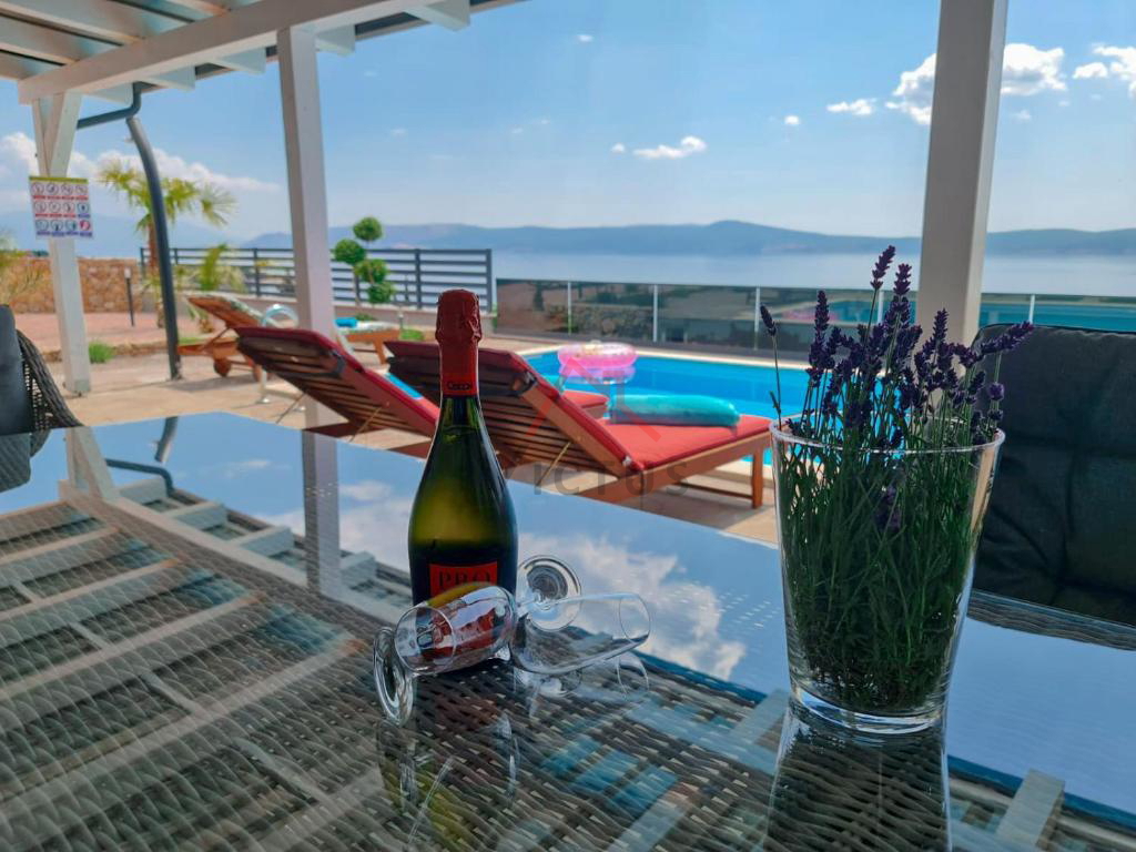 SELCE - Hiša s bazenom in panoramskim pogledom na morje