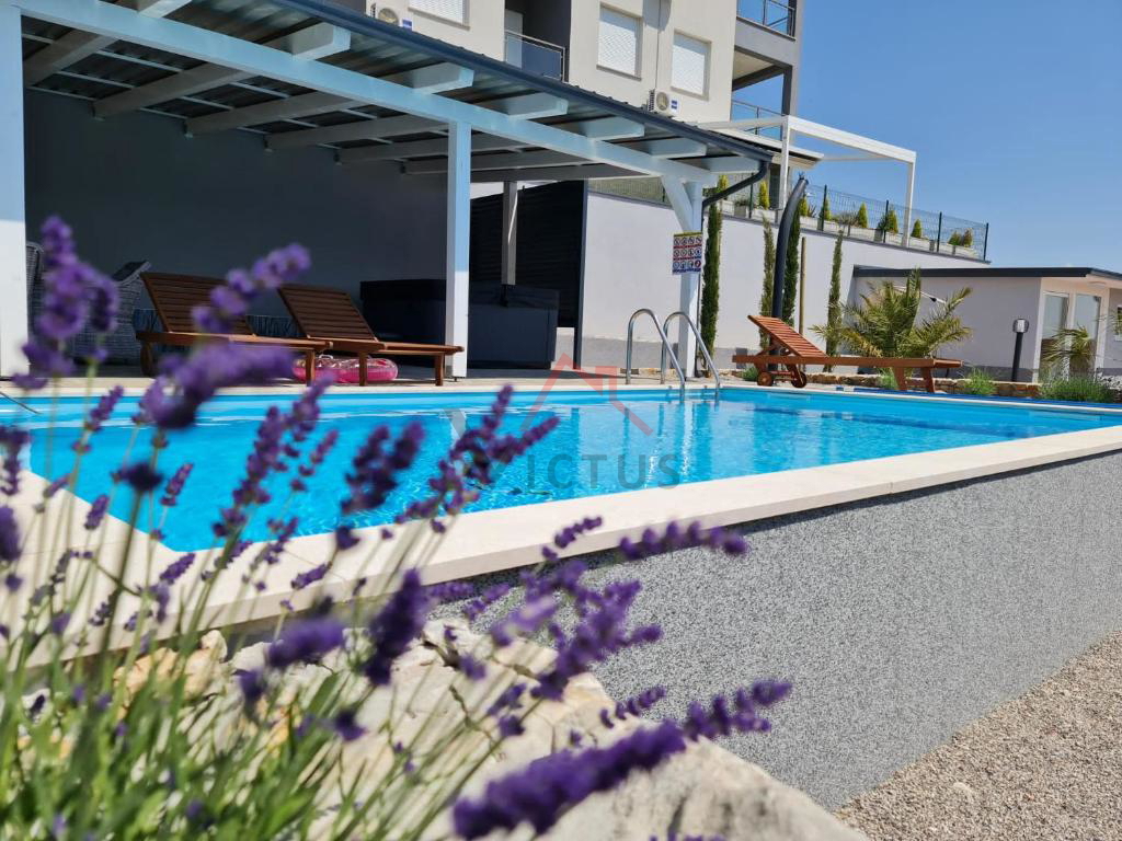 SELCE - Hiša s bazenom in panoramskim pogledom na morje