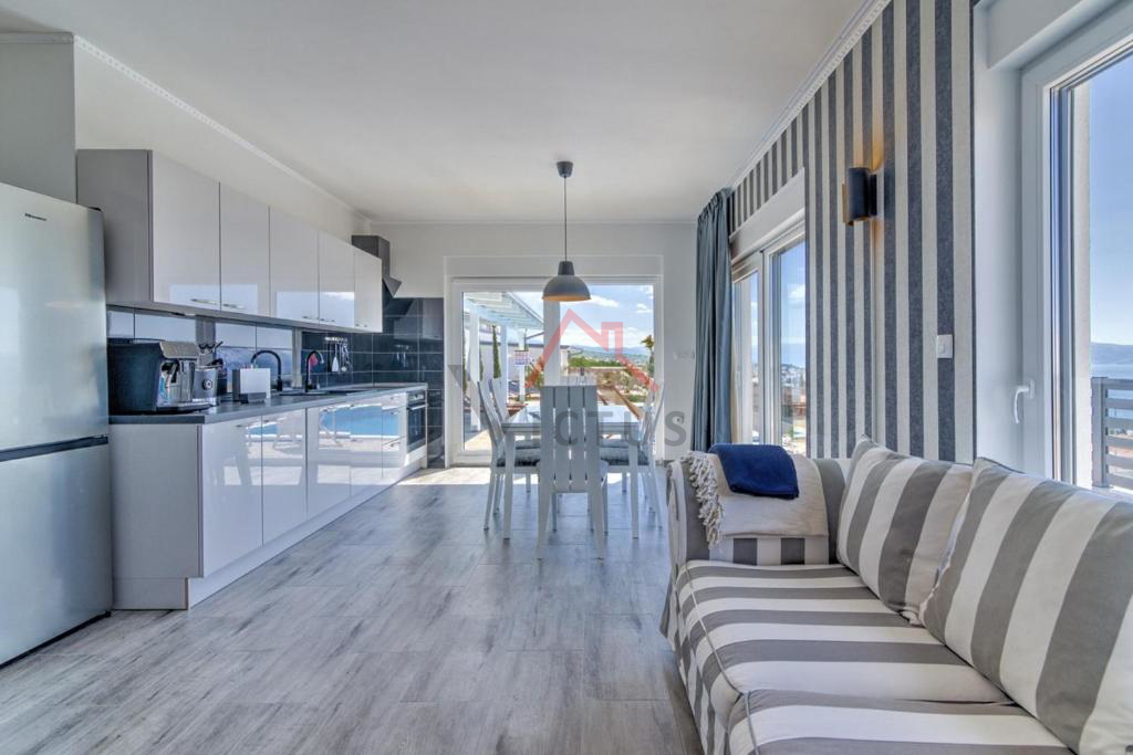 SELCE - Hiša s bazenom in panoramskim pogledom na morje