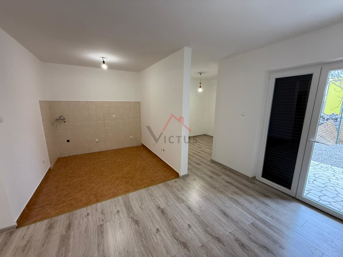 CRIKVENICA - 2S+DB, stanovanje z vrtom in pogledom na morje