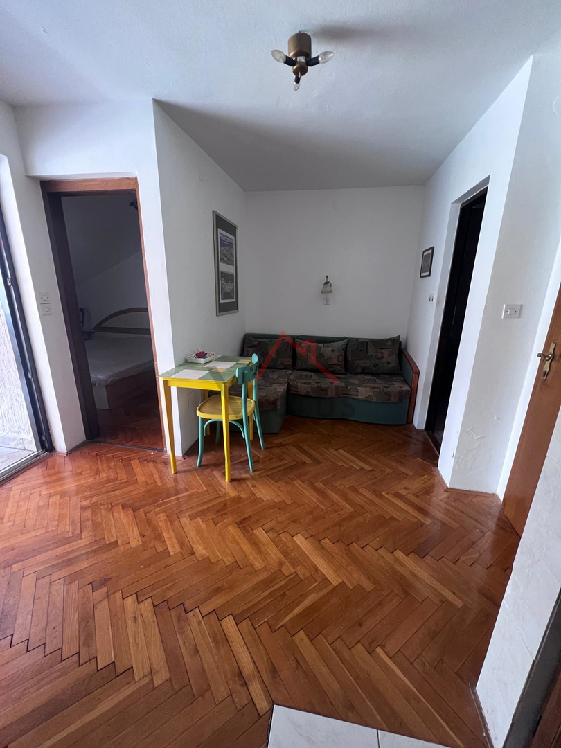 JADRANOVO - Manjše stanovanje v bližini centra