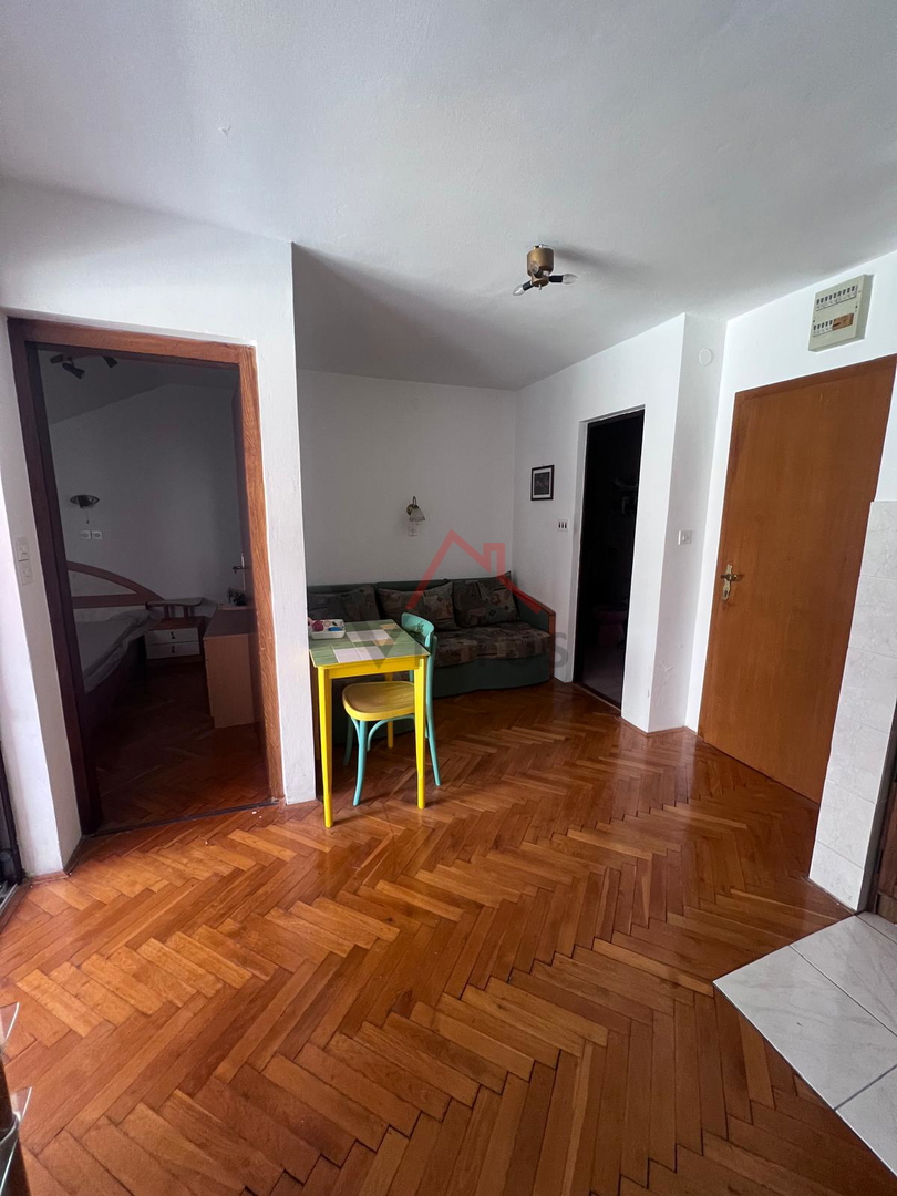 JADRANOVO - Manjše stanovanje v bližini centra