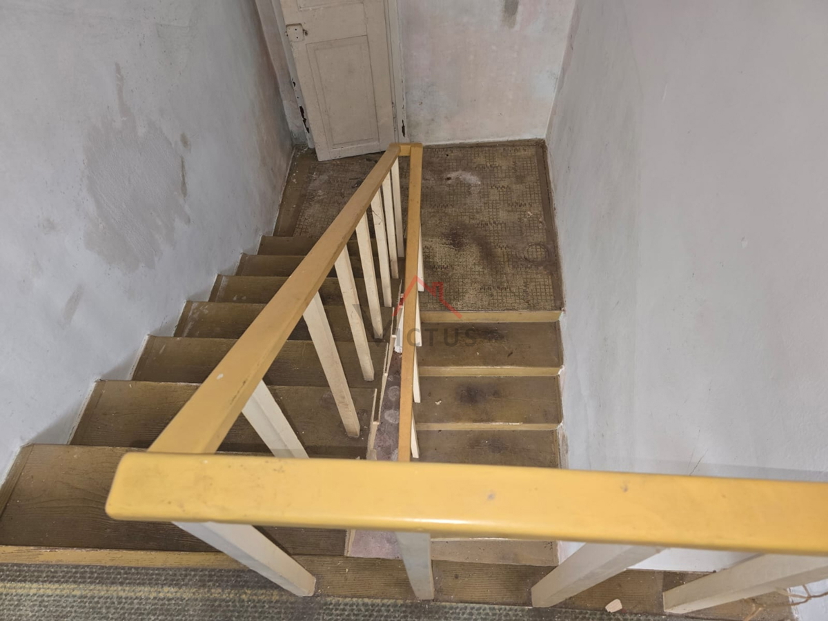 CRIKVENICA - Stara hiša za adaptacijo v središču mesta