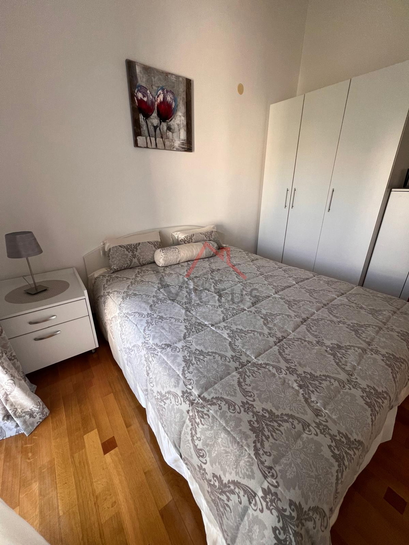 SELCE - Stanovanje s prostorno teraso, prvi niz ob morju