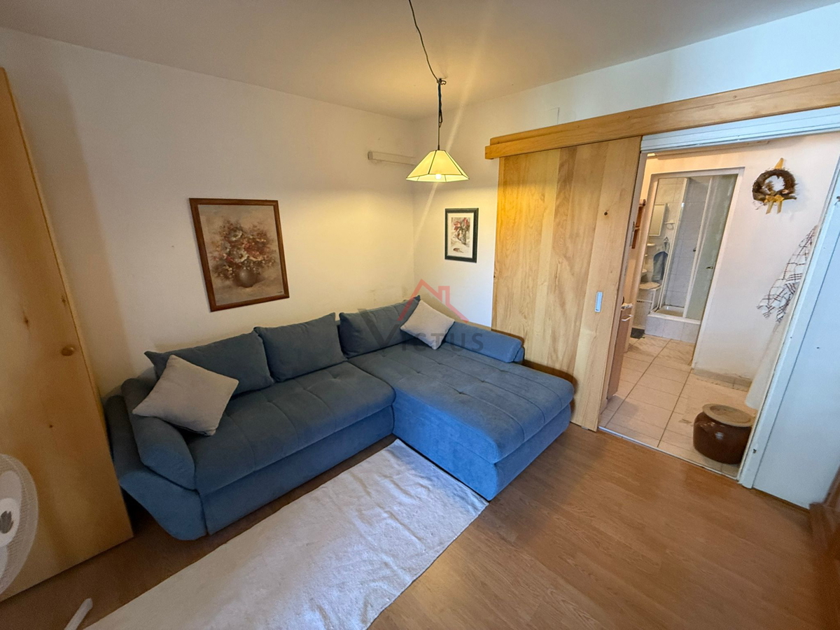CRIKVENICA - Manjše stanovanje z vrtom, 80 m od morja