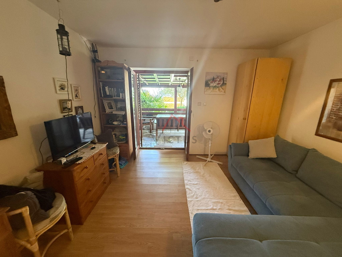 CRIKVENICA - Manjše stanovanje z vrtom, 80 m od morja