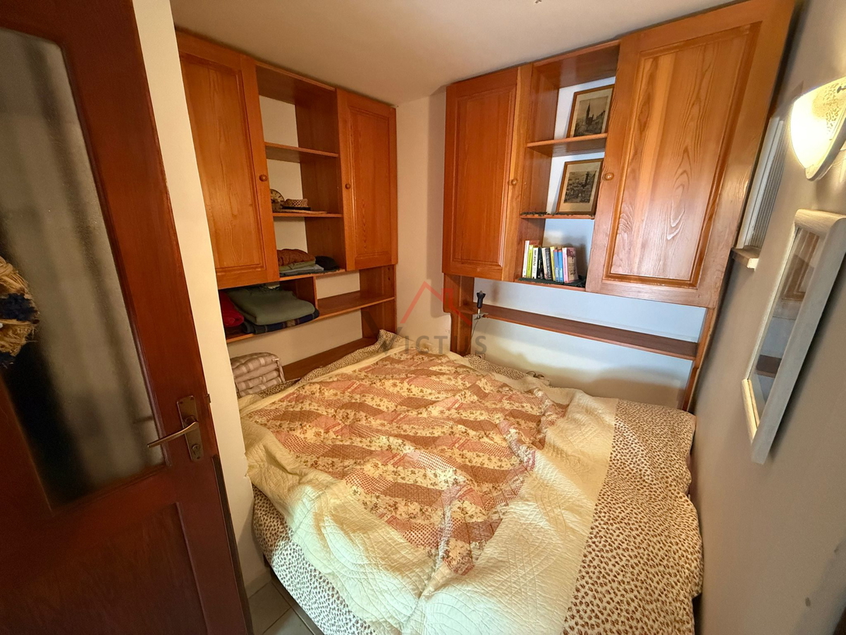 CRIKVENICA - Manjše stanovanje z vrtom, 80 m od morja