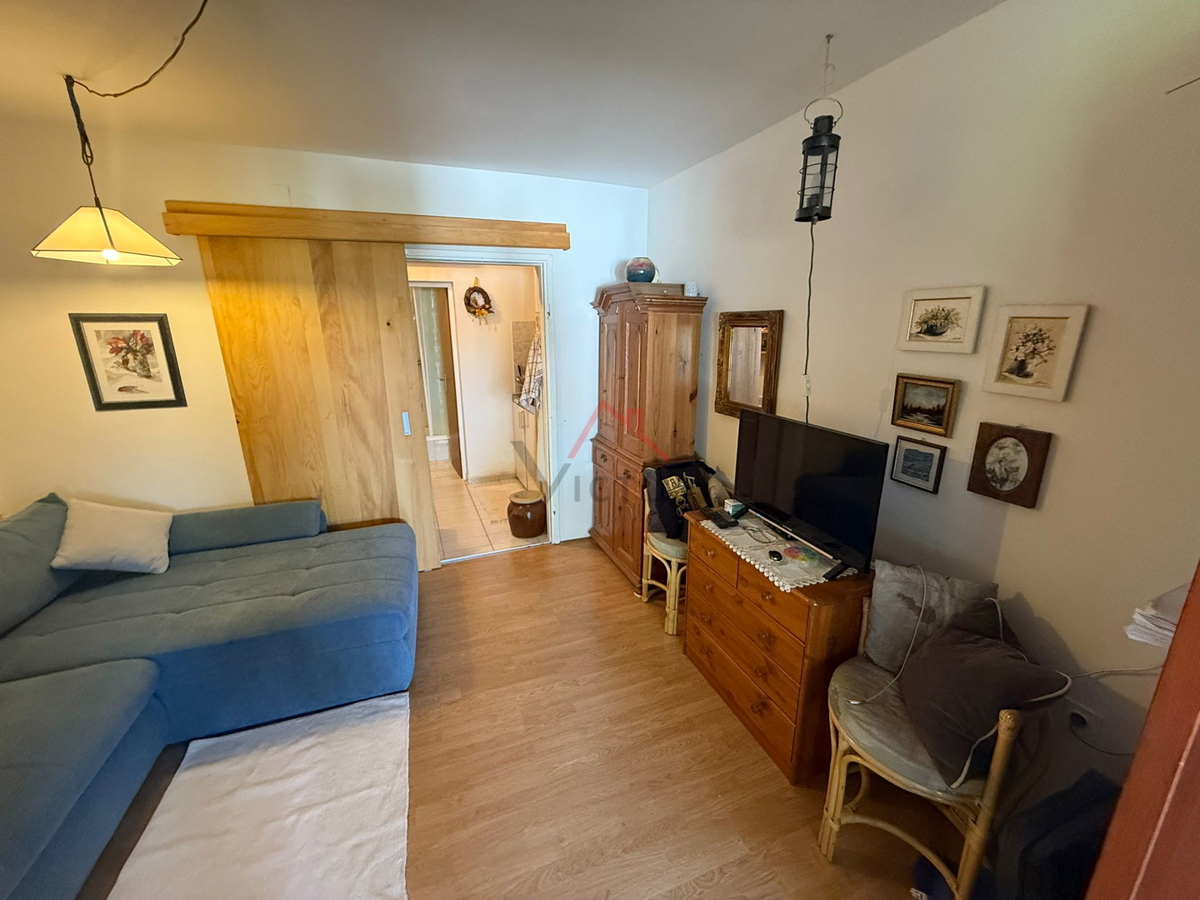CRIKVENICA - Manjše stanovanje z vrtom, 80 m od morja