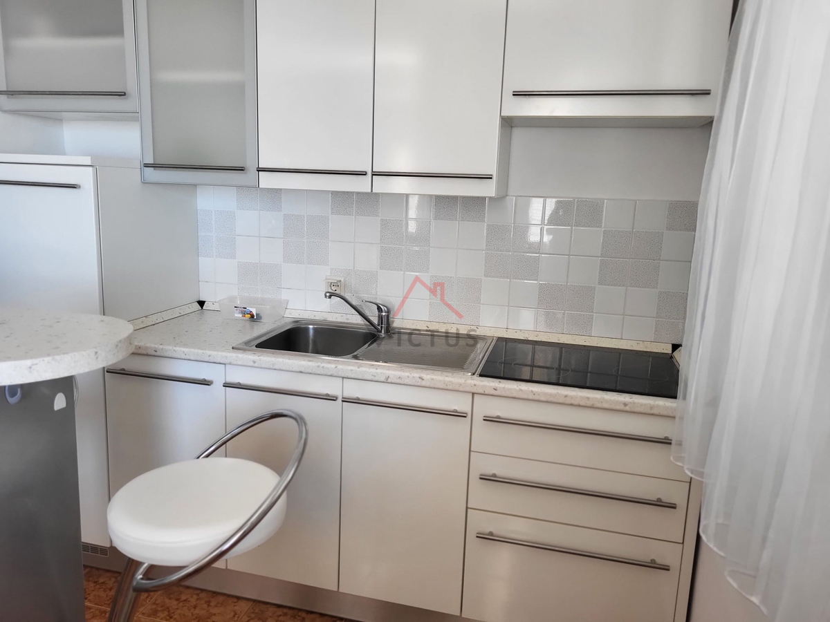 CRIKVENICA - 2S+DB, stanovanje 250 m od morja, 47 m2