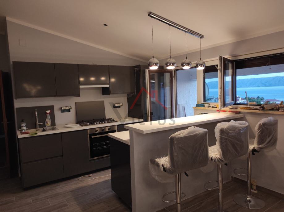 NOVI VINODOLSKI - 1S+DB, obnovljeno stanovanje v centru mesta, 66 m2