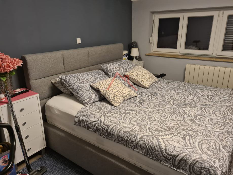 NOVI VINODOLSKI - 1S+DB, obnovljeno stanovanje v centru mesta, 66 m2