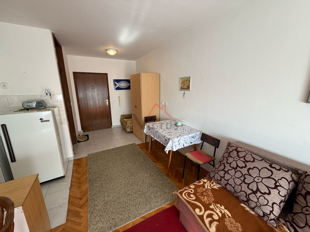 CRIKVENICA - Garsonjera z balkonom, 37 m2