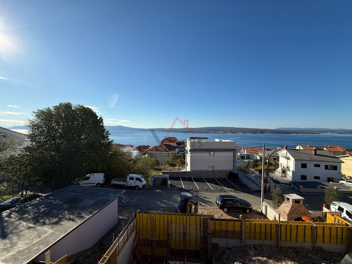 CRIKVENICA - Samostoječa hiša z bazenom, roh-bau