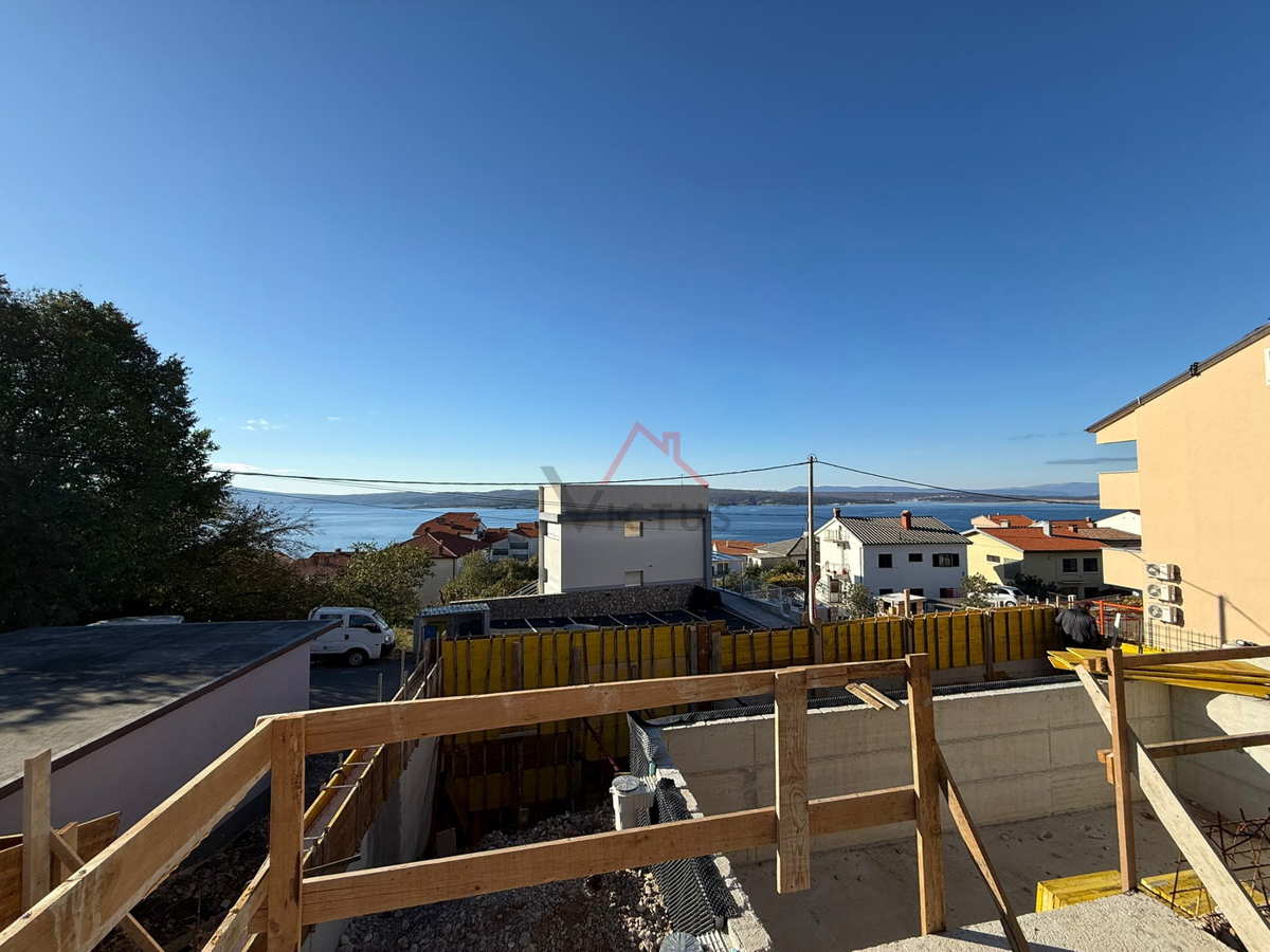 CRIKVENICA - Samostoječa hiša z bazenom, roh-bau