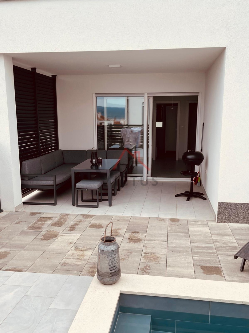 CRIKVENICA - 2S+DB, stanovanje s bazenom