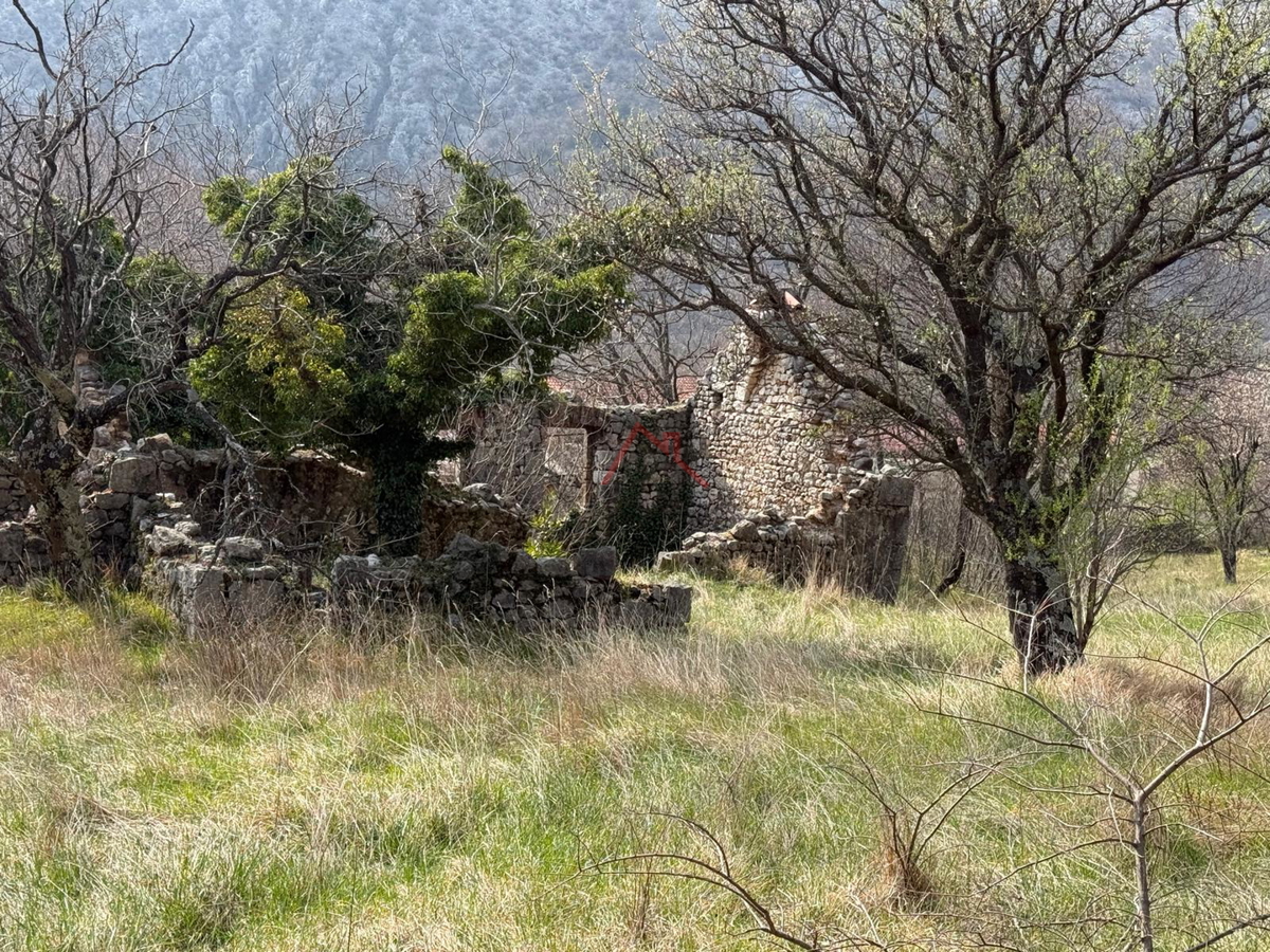 BRIBIR - Gradbeno zemljišče z vrisano stavbo, 961 m2