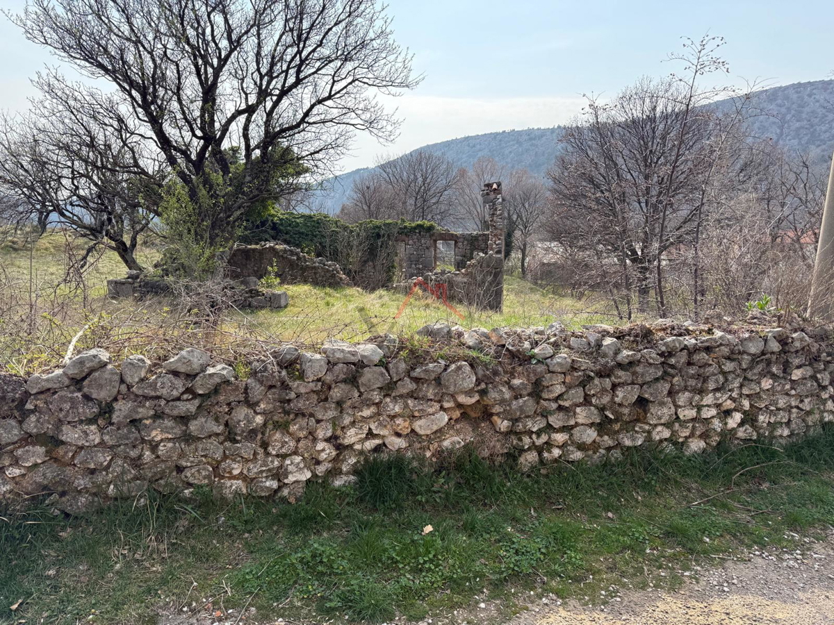 BRIBIR - Gradbeno zemljišče z vrisano stavbo, 961 m2