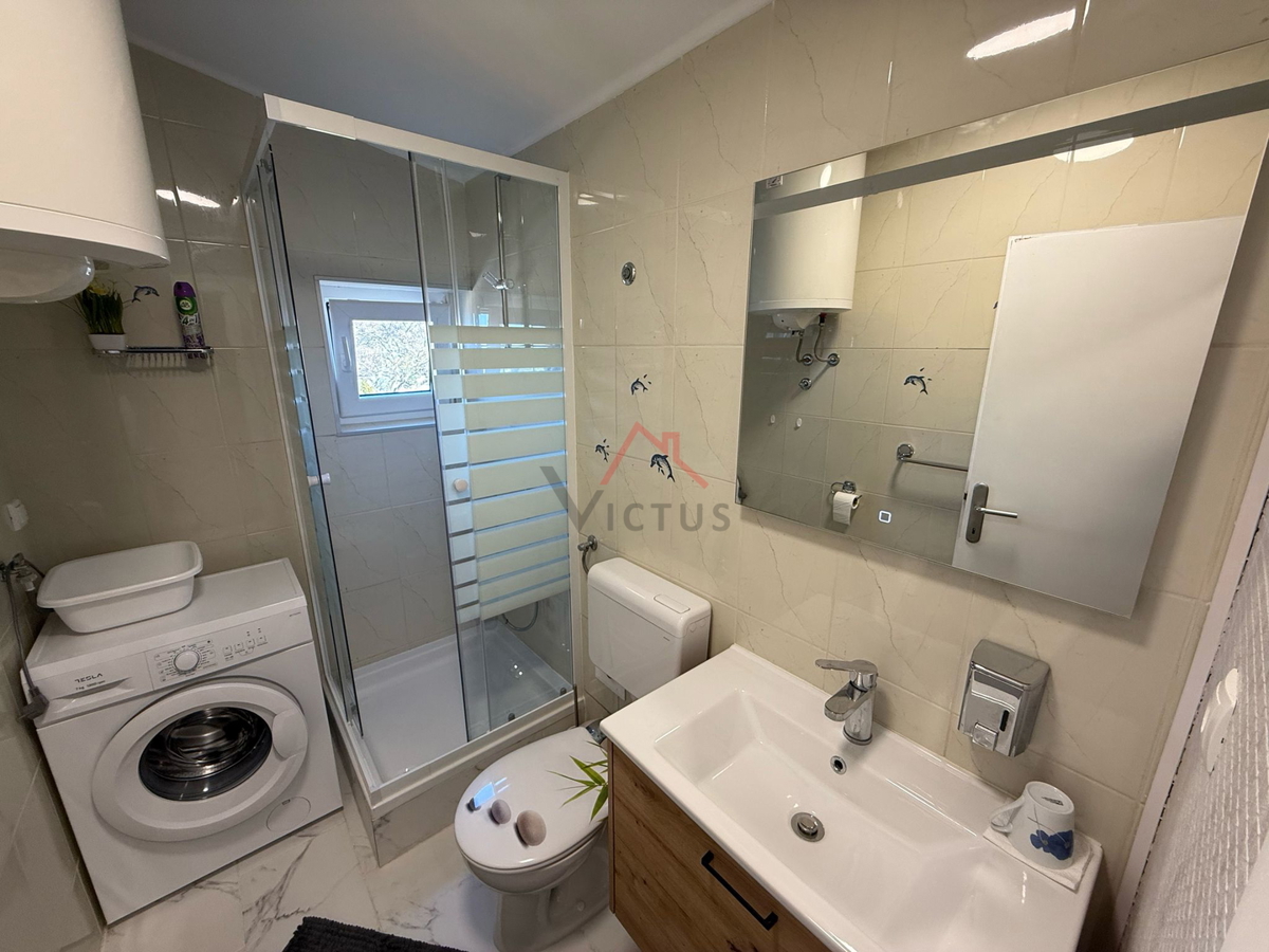 CRIKVENICA - Renovirano stanovanje, 100 m od morja