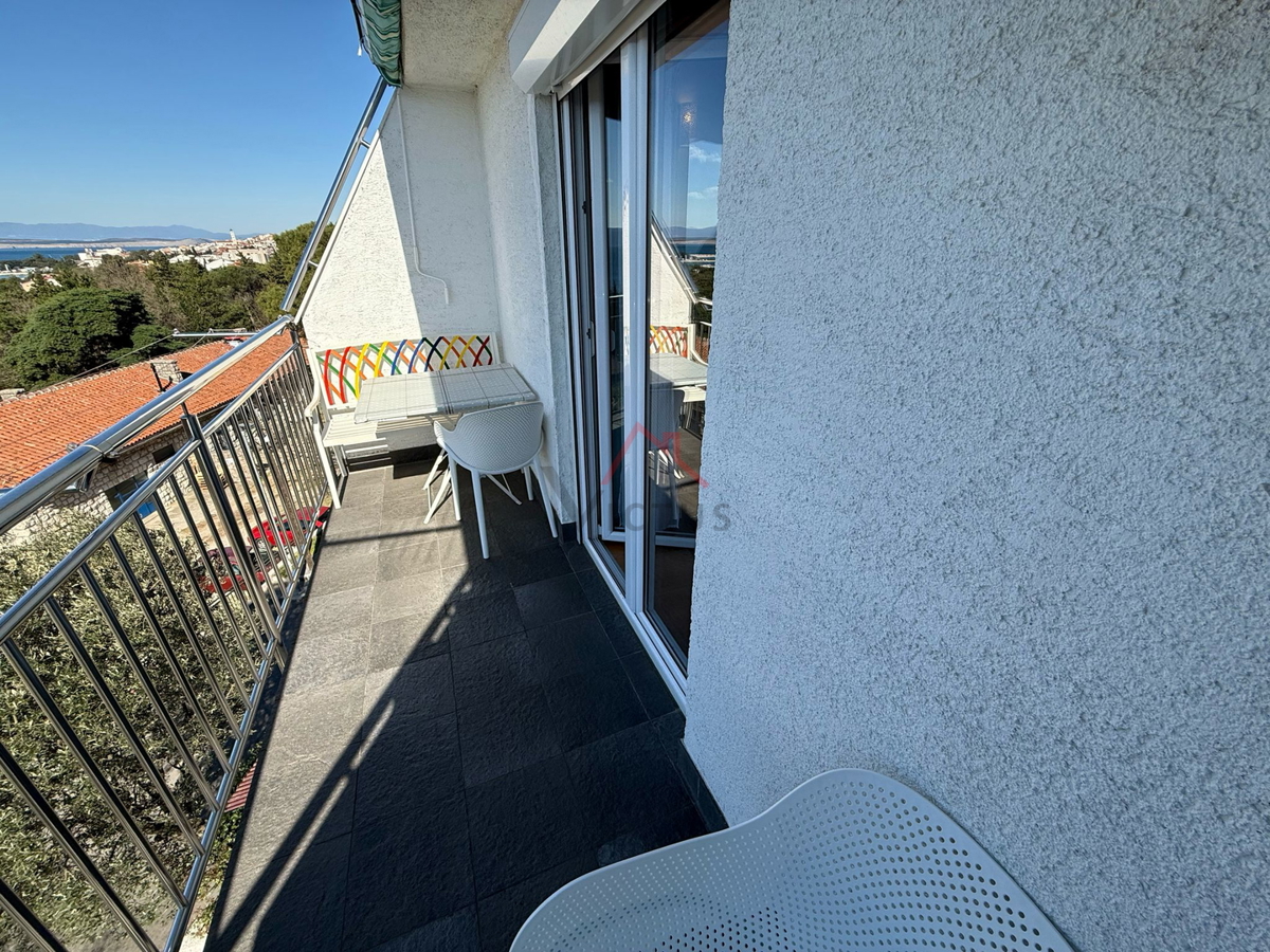 CRIKVENICA - Renovirano stanovanje, 100 m od morja