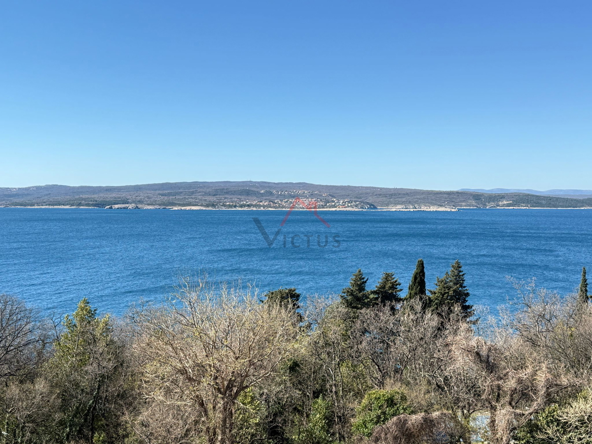 CRIKVENICA - Renovirano stanovanje, 100 m od morja