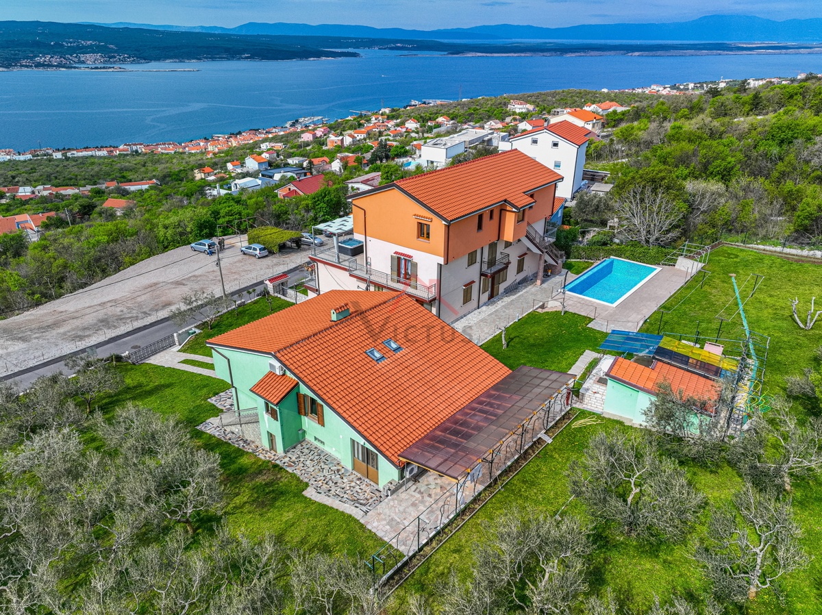 CRIKVENICA - Dve hiši z bazenom in oljčnim nasadom