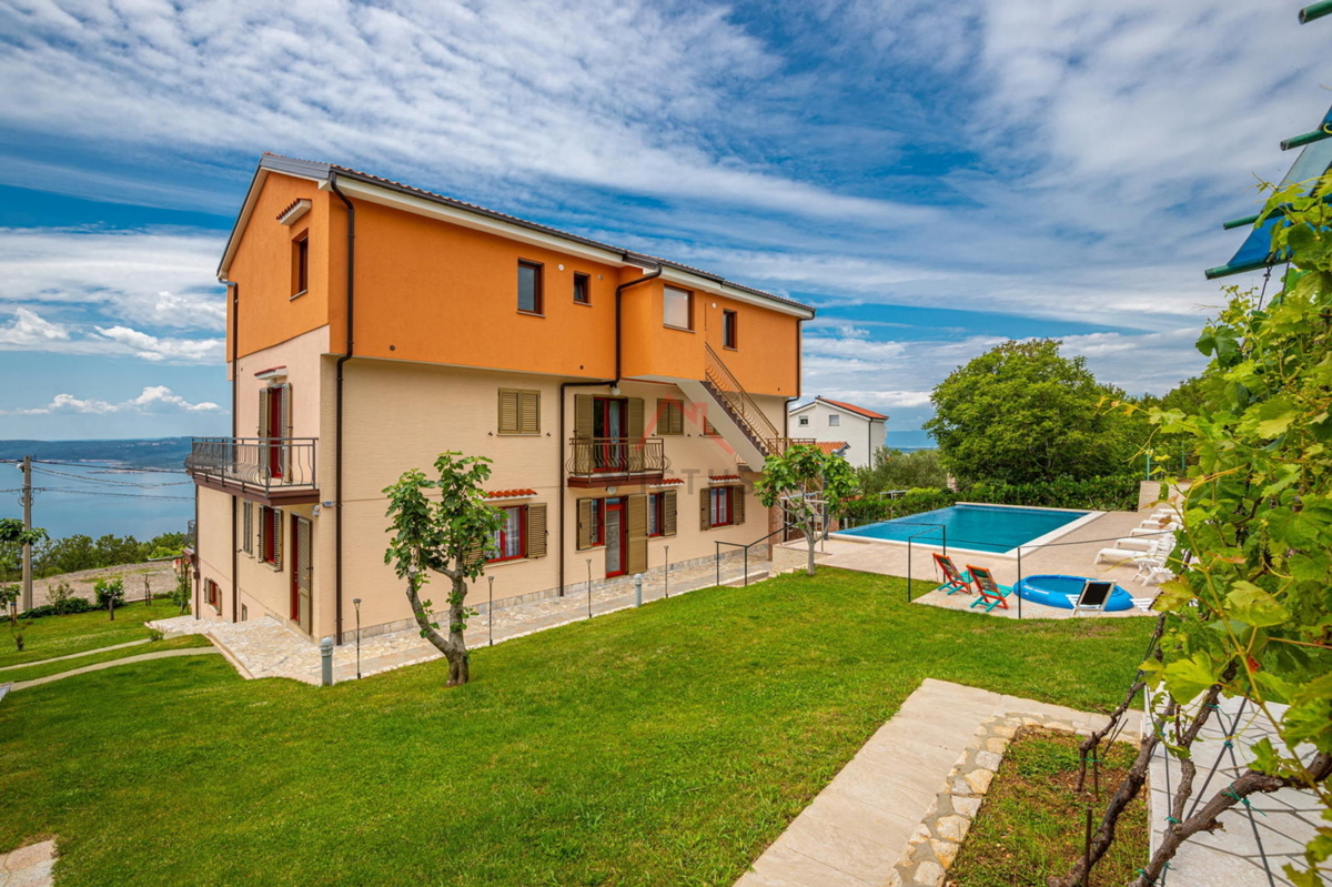 CRIKVENICA - Dve hiši z bazenom in oljčnim nasadom