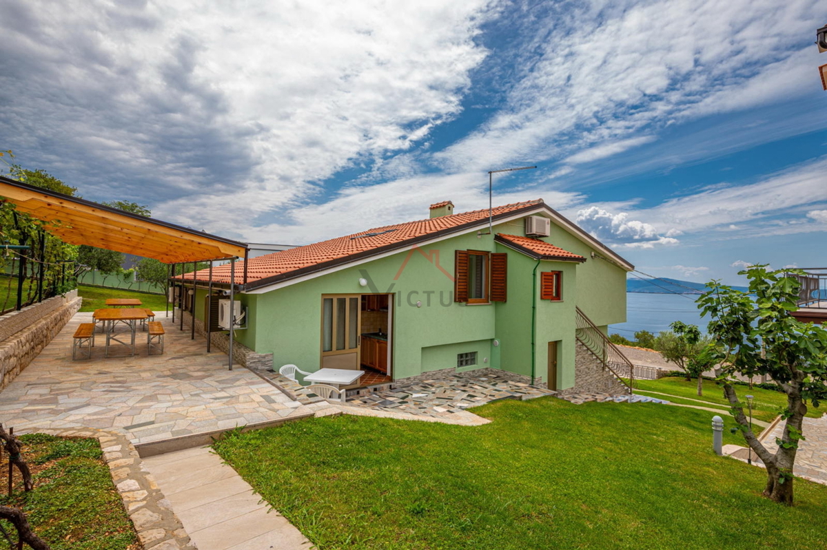 CRIKVENICA - Dve hiši z bazenom in oljčnim nasadom