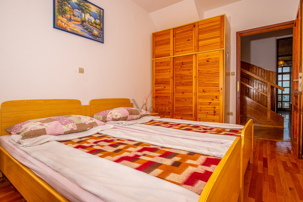 CRIKVENICA - Dve hiši z bazenom in oljčnim nasadom