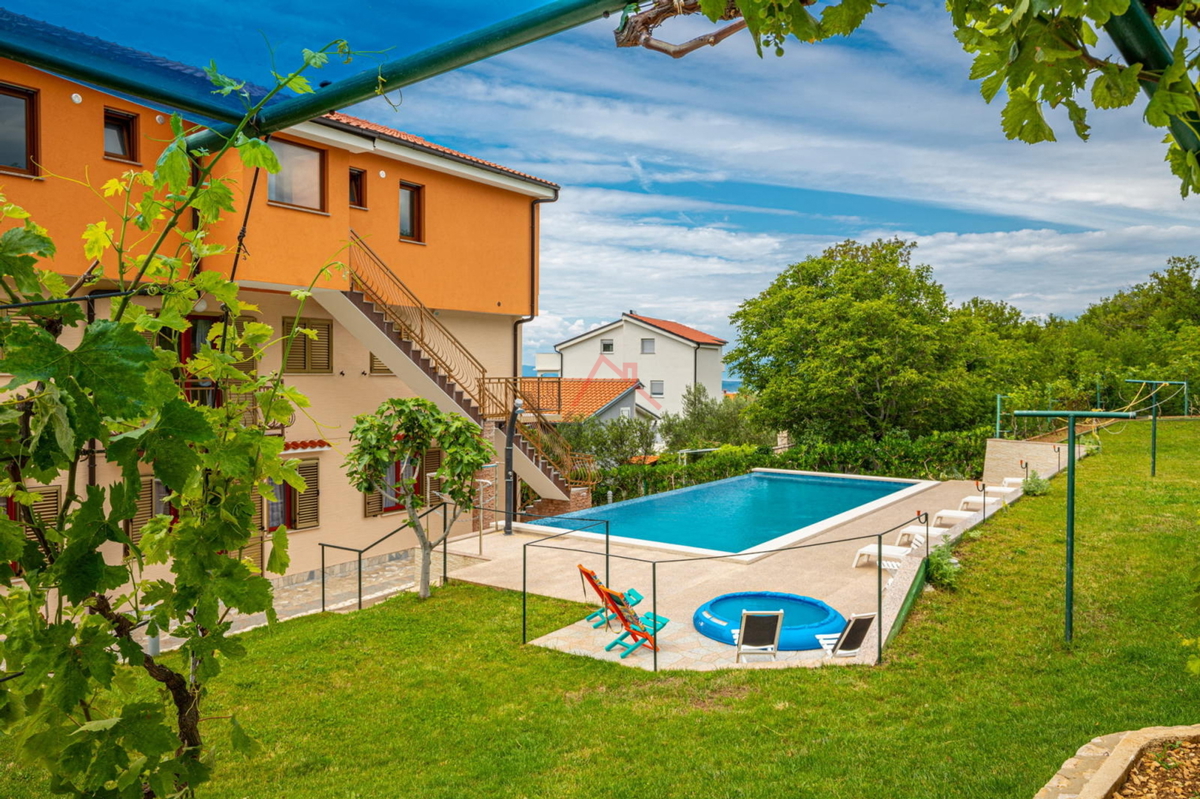 CRIKVENICA - Dve hiši z bazenom in oljčnim nasadom