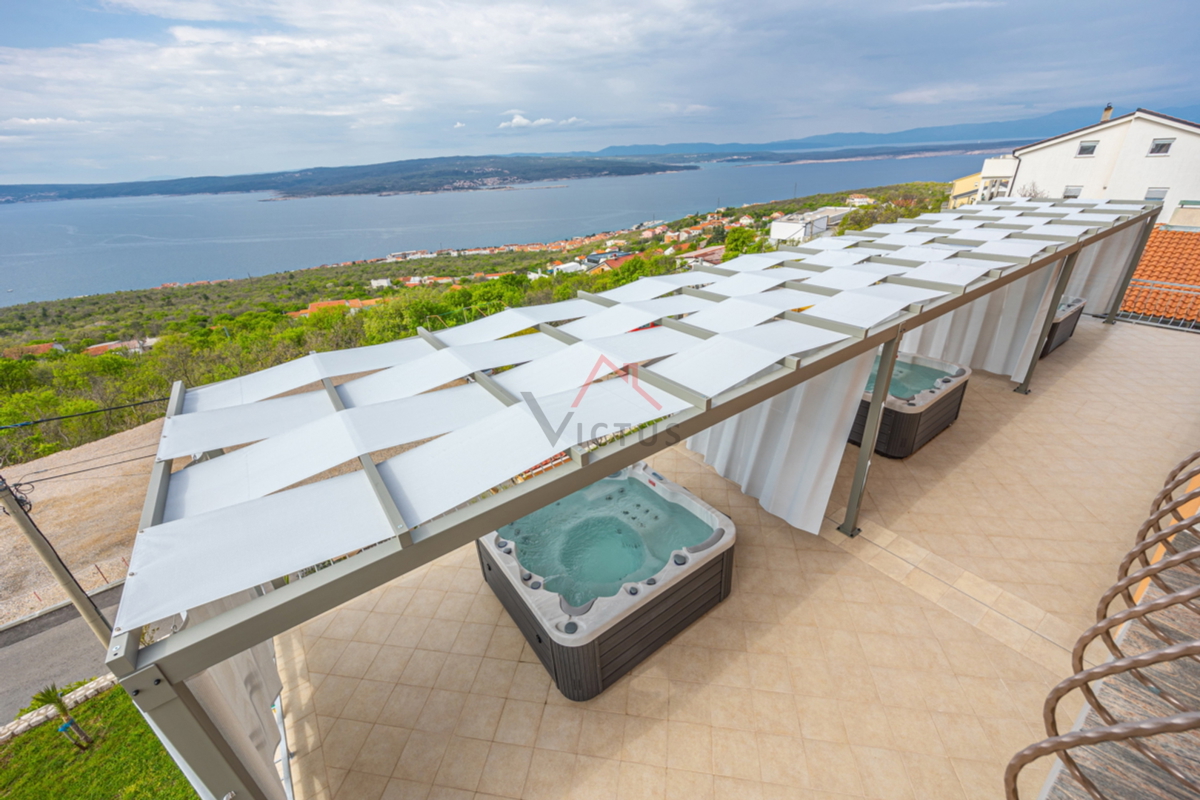 CRIKVENICA - Dve hiši z bazenom in oljčnim nasadom