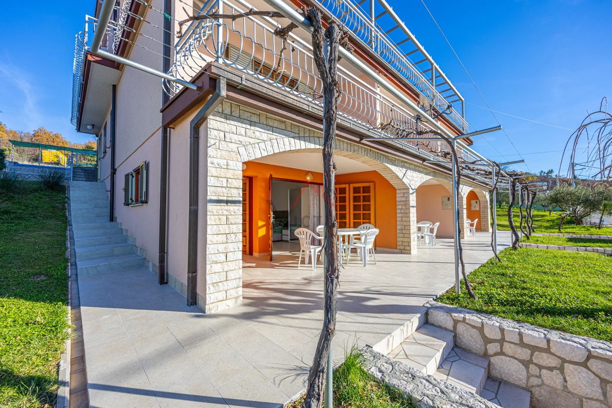 CRIKVENICA - Dve hiši z bazenom in oljčnim nasadom