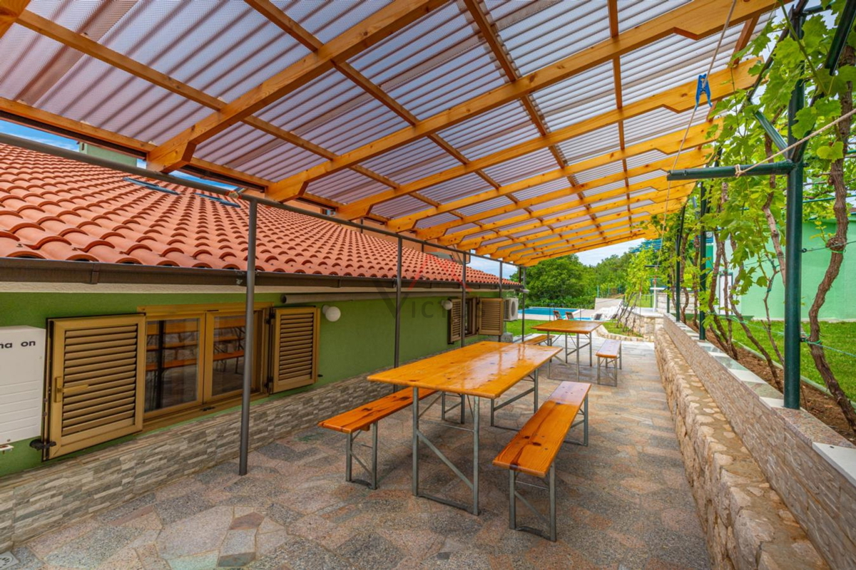 CRIKVENICA - Dve hiši z bazenom in oljčnim nasadom