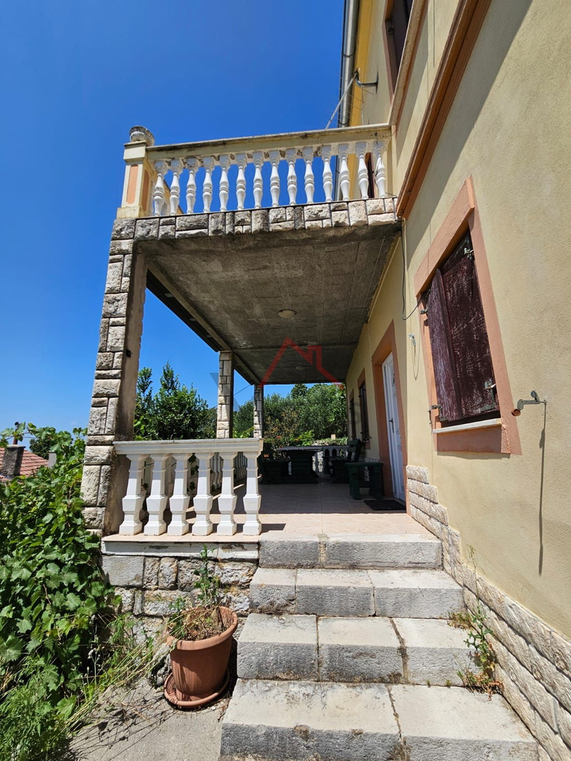 CRIKVENICA - Hiša z razgledom na morje