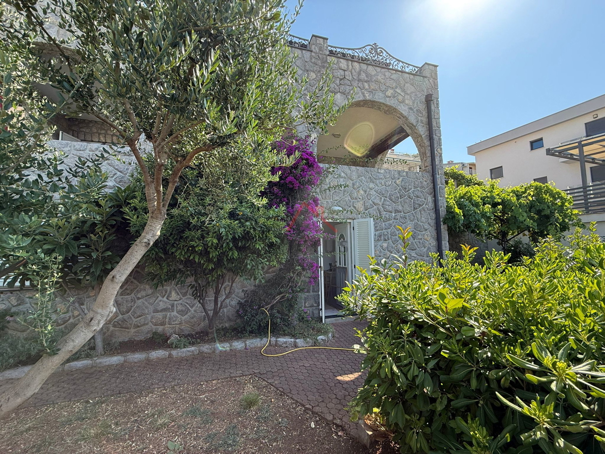 CRIKVENICA - 3 stanovanjske enote, 50 m od morja