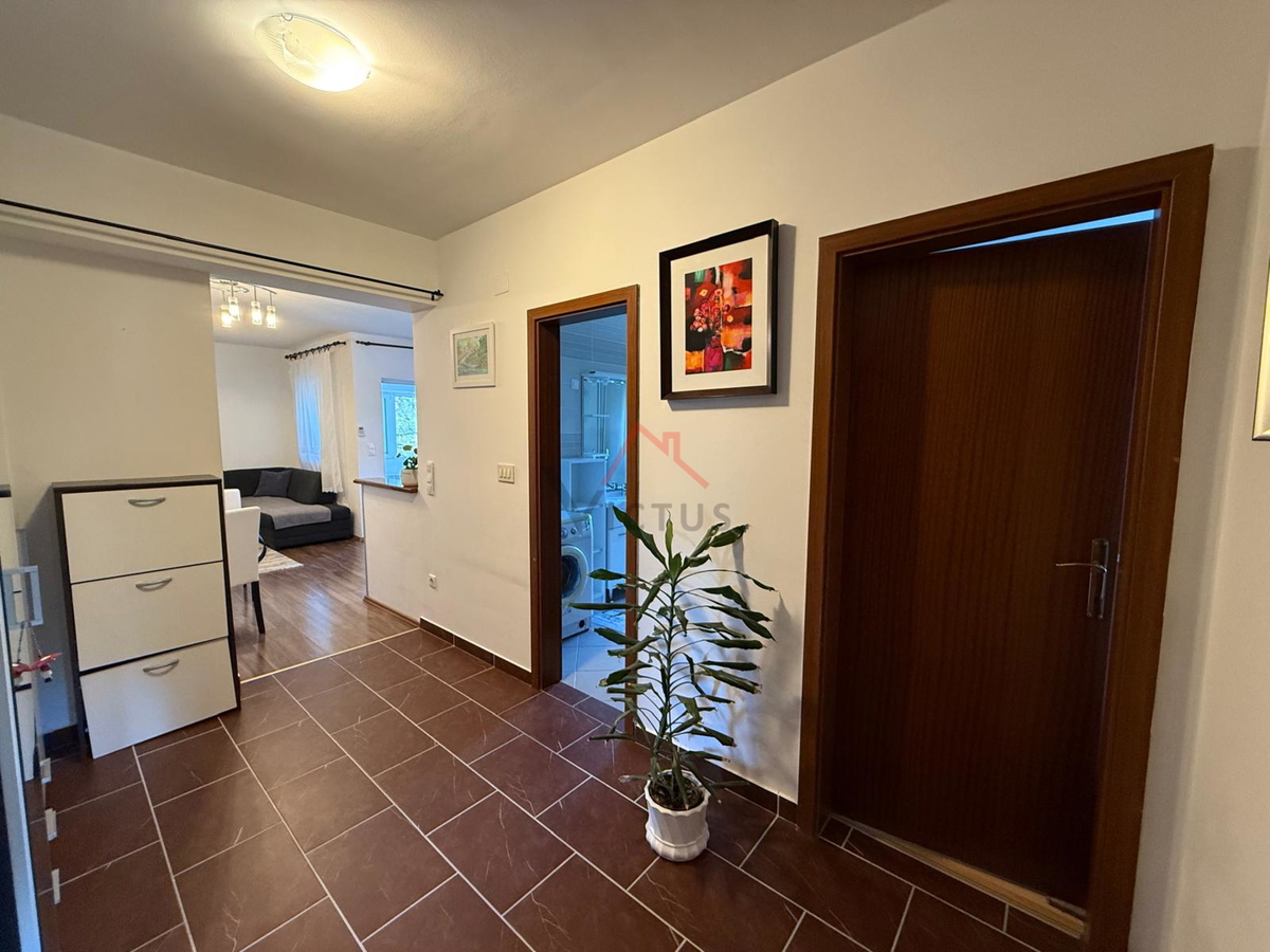 NOVI VINODOLSKI - stanovanje na zaželeni lokaciji