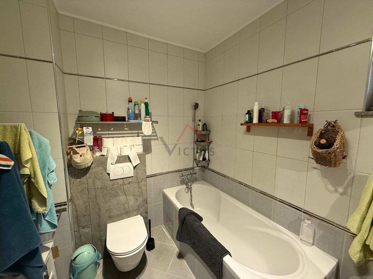 CRIKVENICA - trisobno stanovanje z vrtom