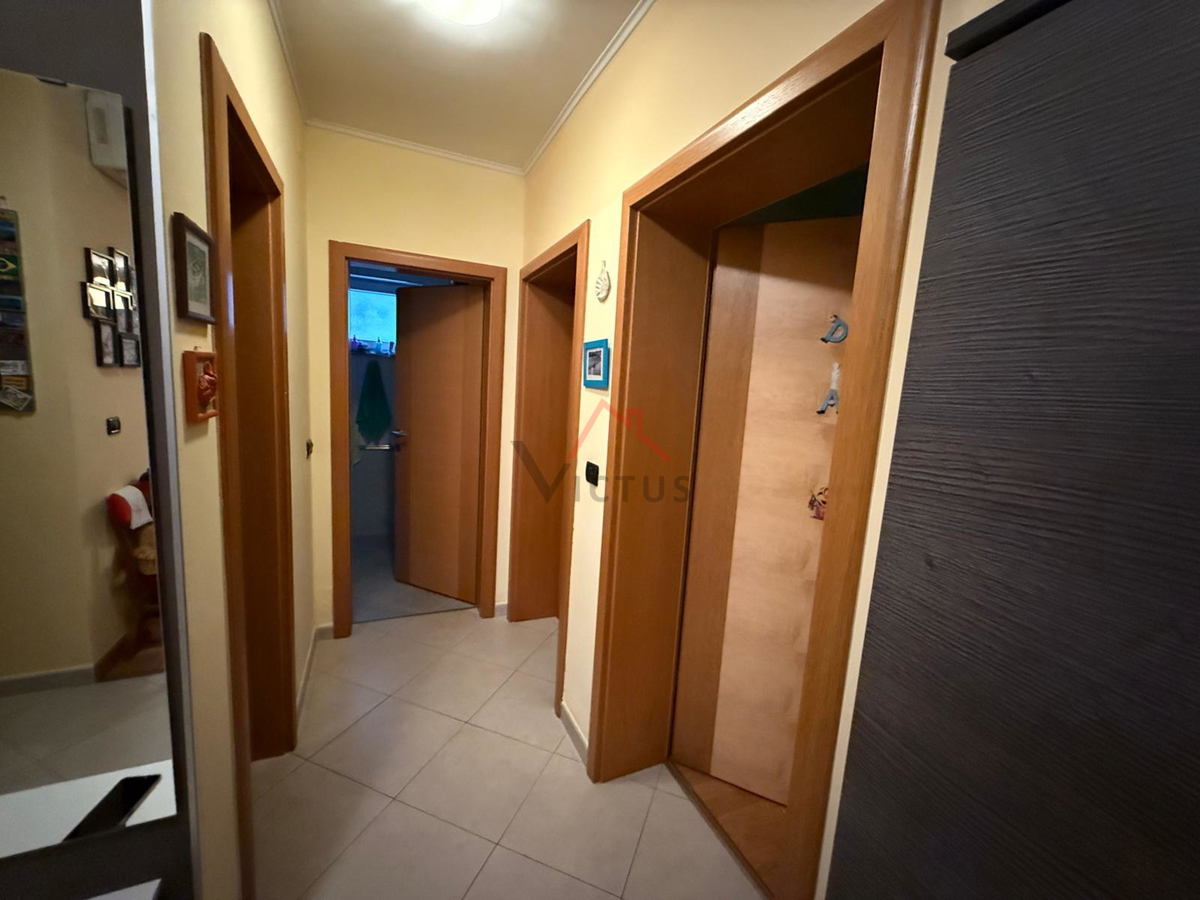 CRIKVENICA - trisobno stanovanje z vrtom