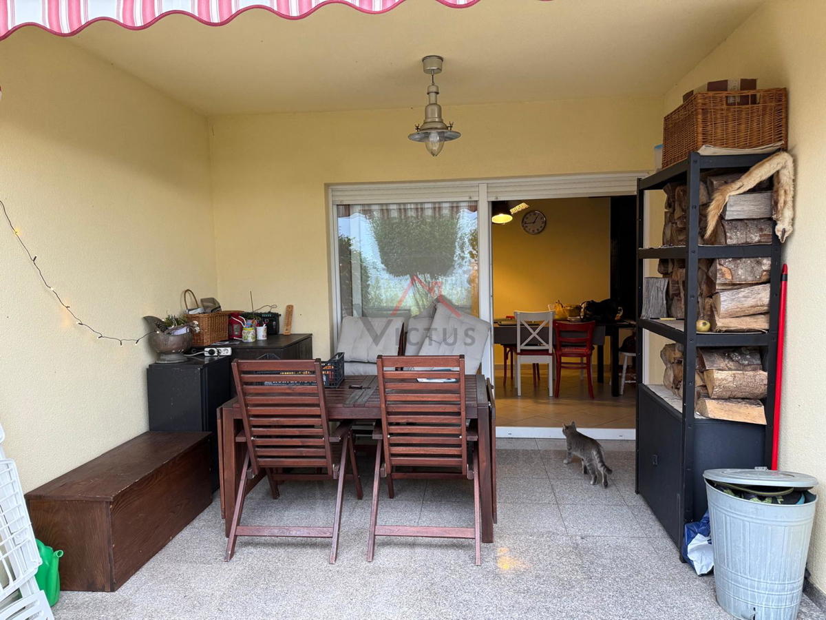 CRIKVENICA - trisobno stanovanje z vrtom