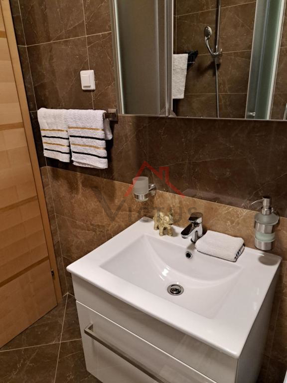 CRIKVENICA - 2S+DB, stanovanje v prvem nadstropju s teraso, 59 m2