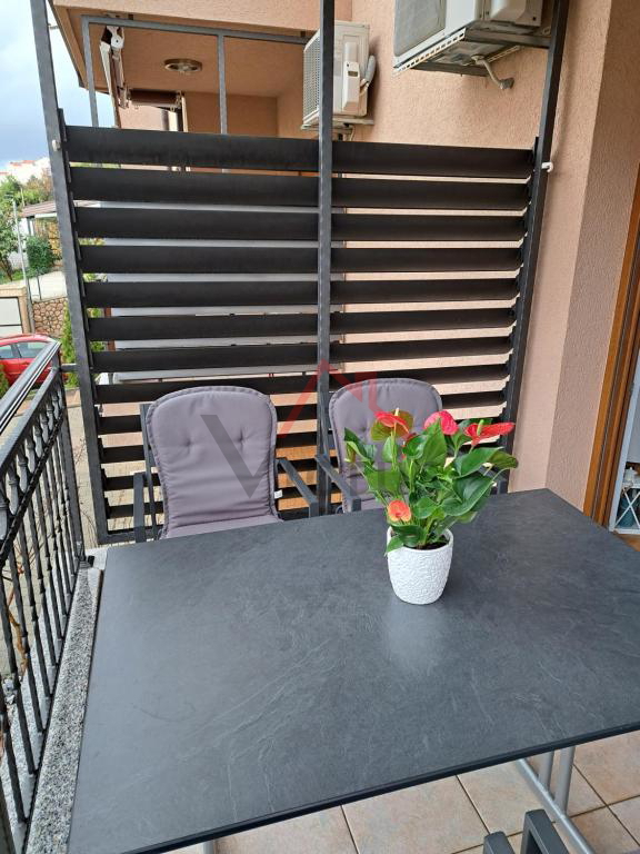 CRIKVENICA - 2S+DB, stanovanje v prvem nadstropju s teraso, 59 m2