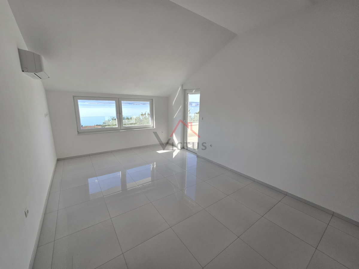 CRIKVENICA - Stanovanje v novogradnji, 150 metrov od morja, 60 m2