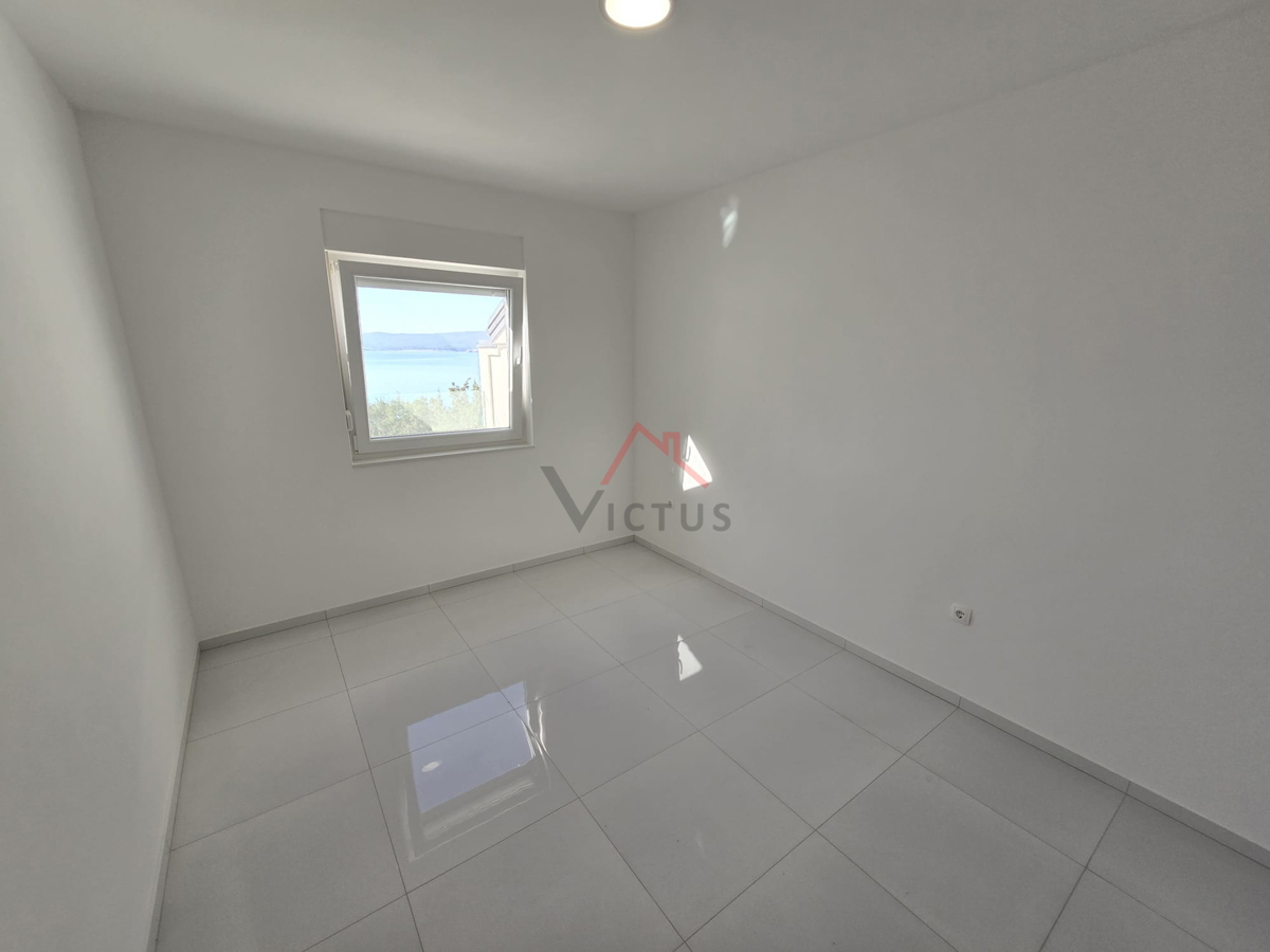 CRIKVENICA - Stanovanje v novogradnji, 150 metrov od morja, 60 m2