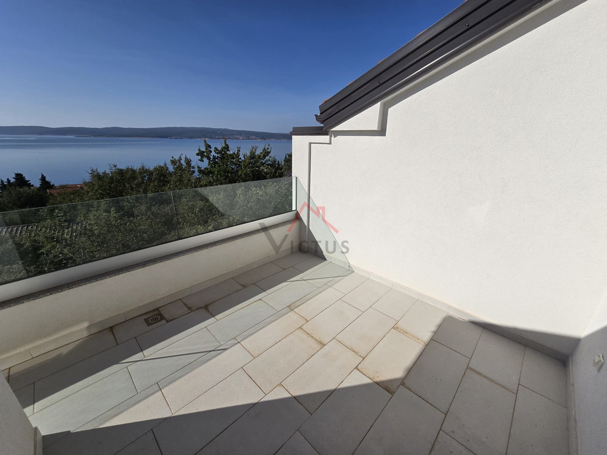 CRIKVENICA - Stanovanje v novogradnji, 150 metrov od morja, 60 m2