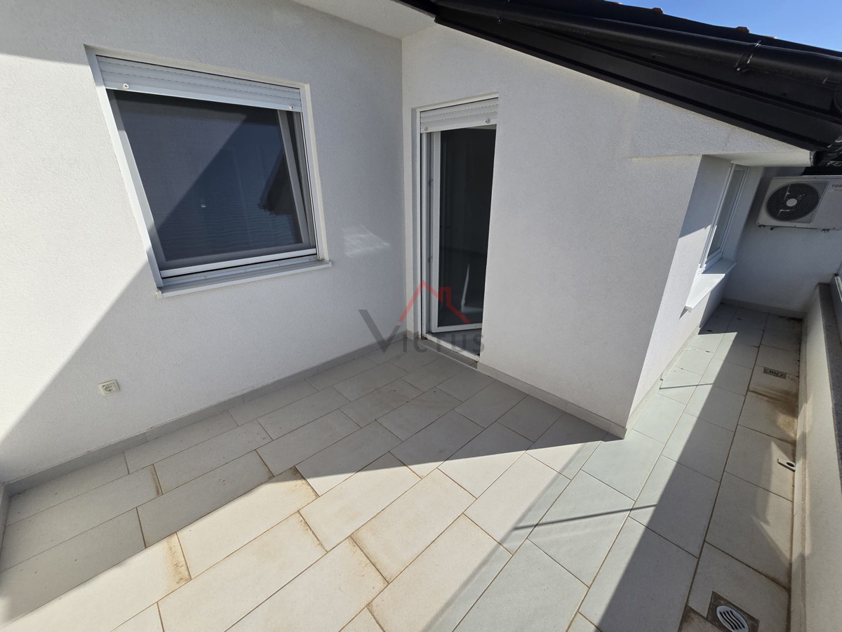 CRIKVENICA - Stanovanje v novogradnji, 150 metrov od morja, 60 m2